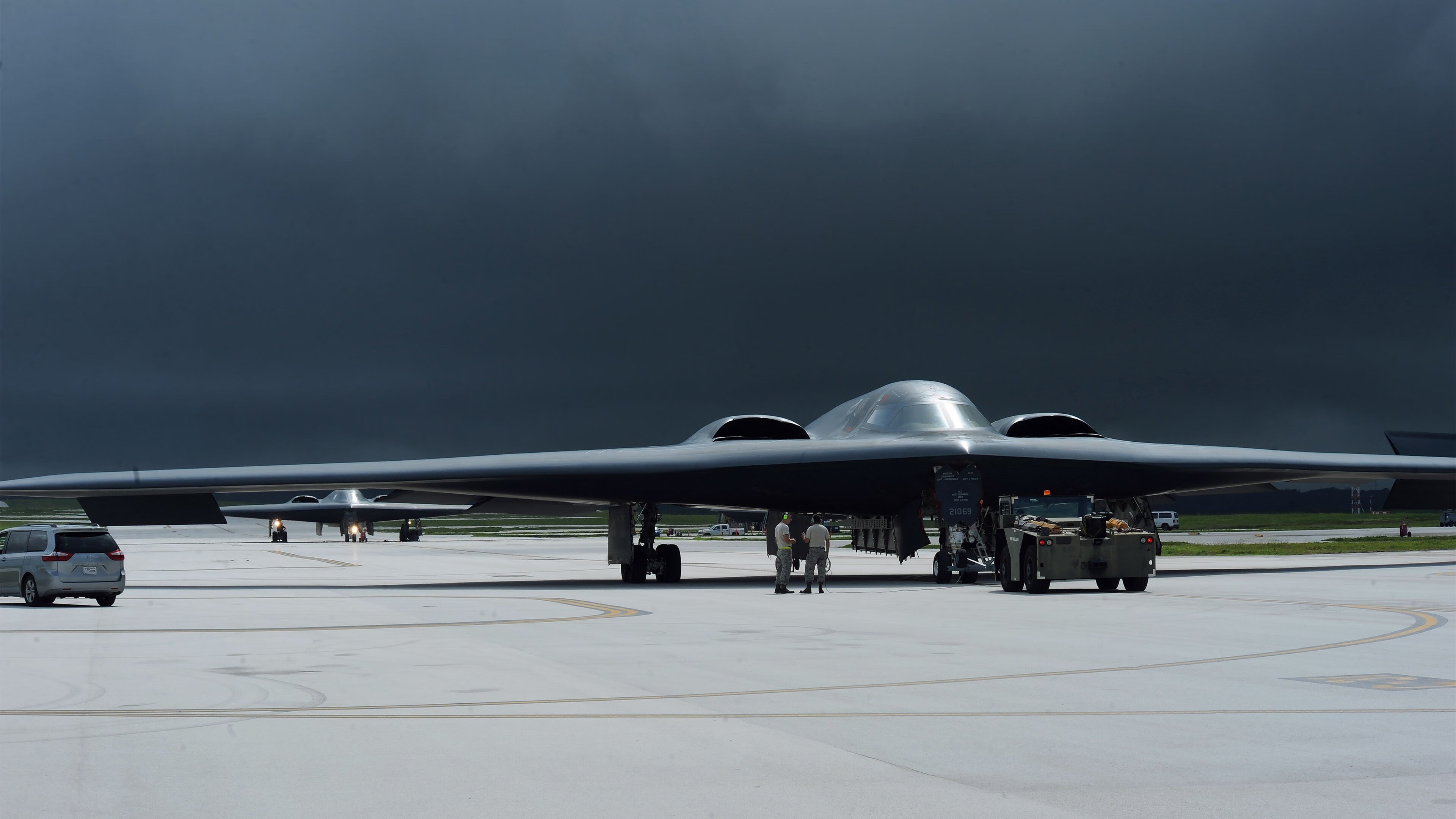 爱游戏娱乐-边路传球模式是否因防线密度逐渐趋同，边线球回传守门员