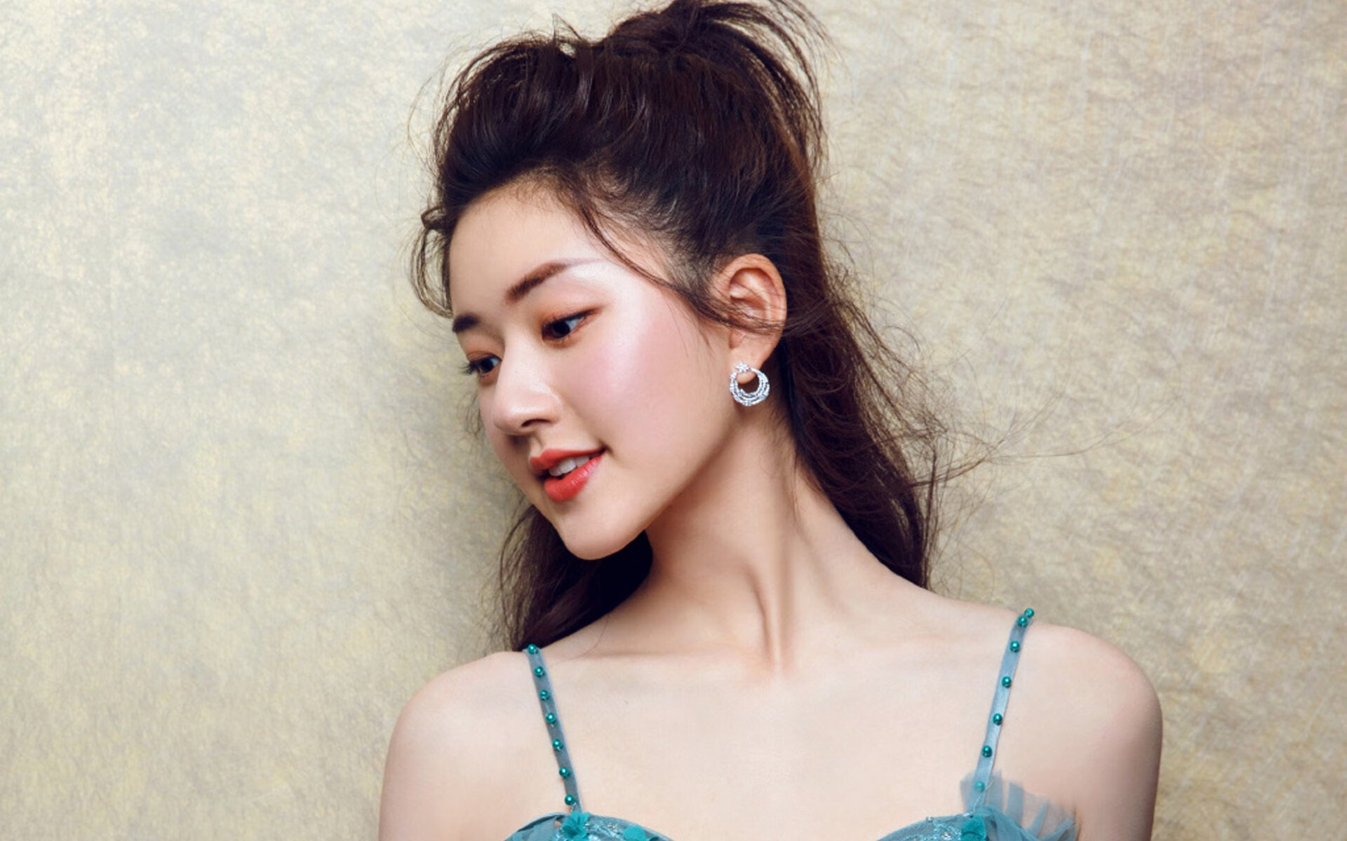 爱游戏官方网站-退役球星复出助阵联赛场面热烈引发情怀共鸣，2022退役球星